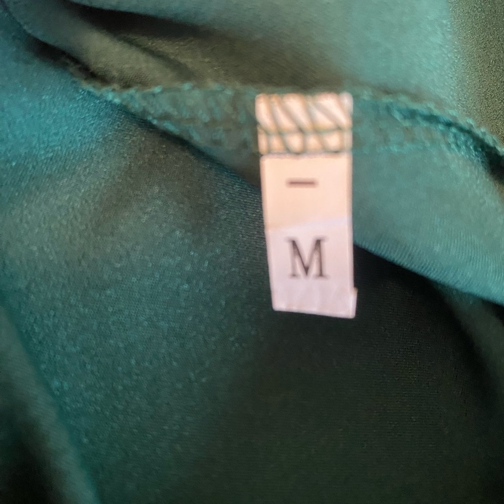 Green Satin Balloon Top. Size M - Picture 5 of 5